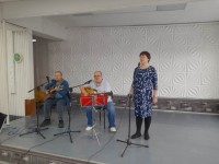 На сцене барды из Бийска 